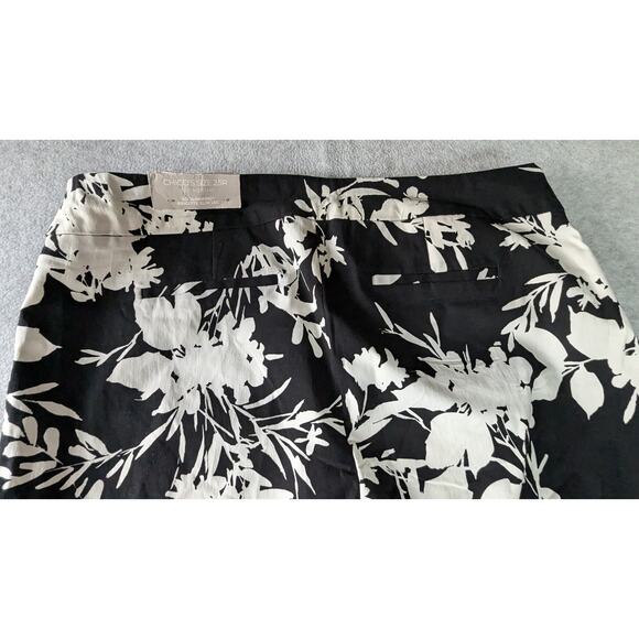 NWT CHICOS Pants 2.5R 14R Brigitte Slim Leg Floral Print So Slimming - Picture 4 of 9